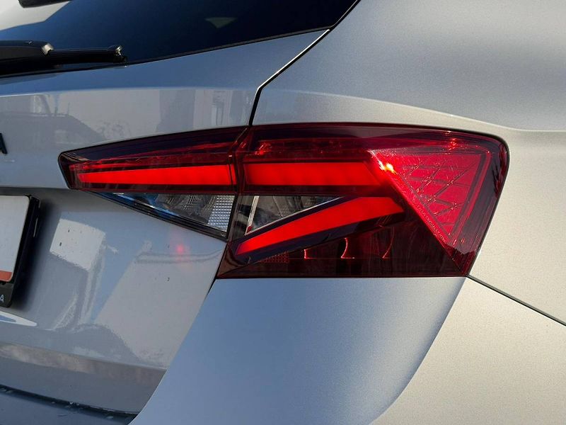Škoda Fabia Monte Carlo 1,0 TSI 70 kW 5° M - fotka 28 z 30