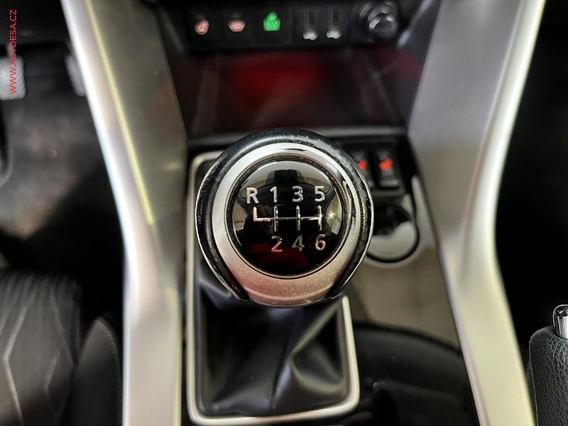 Mitsubishi Eclipse Cross (2018) 1.5 T-MIVEC, Intense - fotka 16 z 17