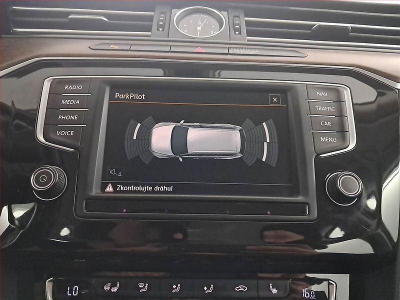 Volkswagen Passat (2016) Highline 2.0 TDI, Kůže, Navi - fotka 20 z 23