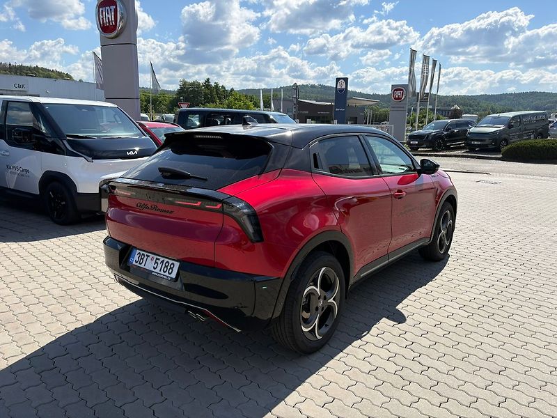 Alfa Romeo Junior Ibrida Sport Speciale 1.2 Turb - fotka 7 z 19