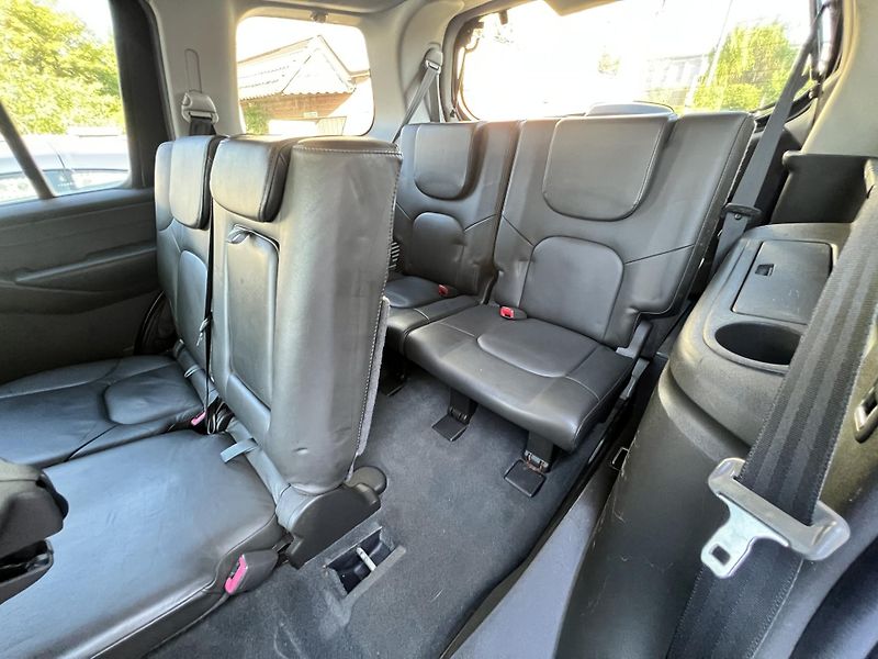 Nissan Pathfinder 2.5DCi 4x4 AUTOMAT 7MÍST  - fotka 28 z 43