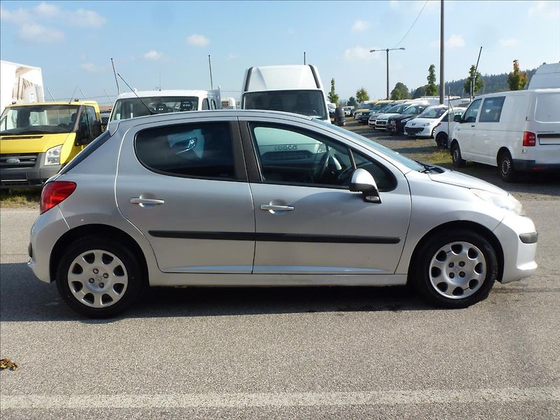 Peugeot 207 1,4 - fotka 7 z 43