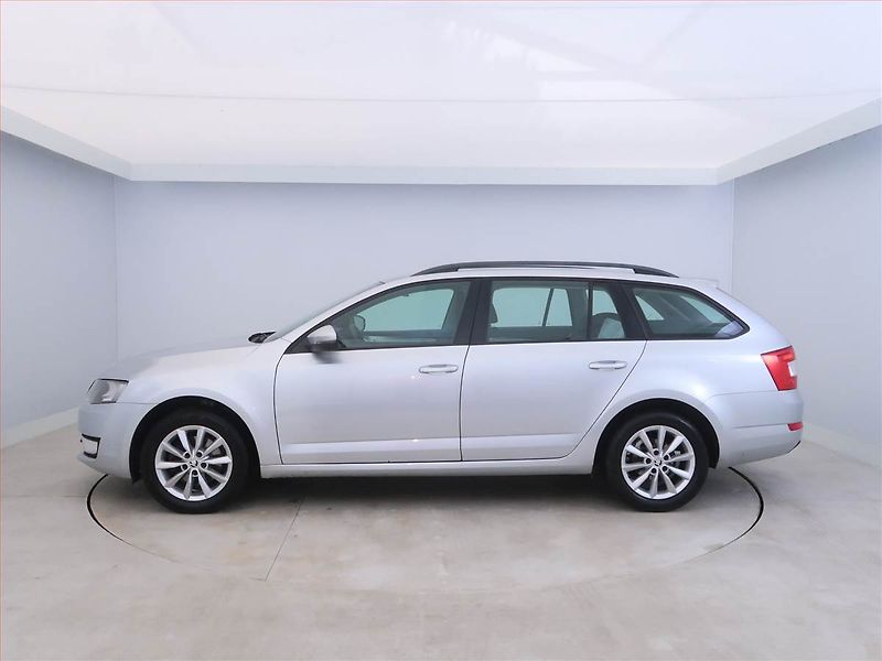 Škoda Octavia (2013) Ambition 1.6 TDI, Serv.kniha - fotka 3 z 13