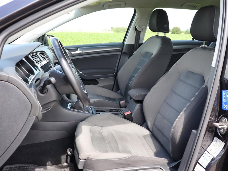 Volkswagen Golf 1,0 TSI 81kW CZ Comfort LED - fotka 11 z 34