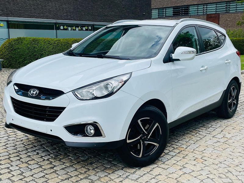 Hyundai ix35 2.0i 4x4 1MAJIITEL KAMER TAŽNÉ - fotka 2 z 46