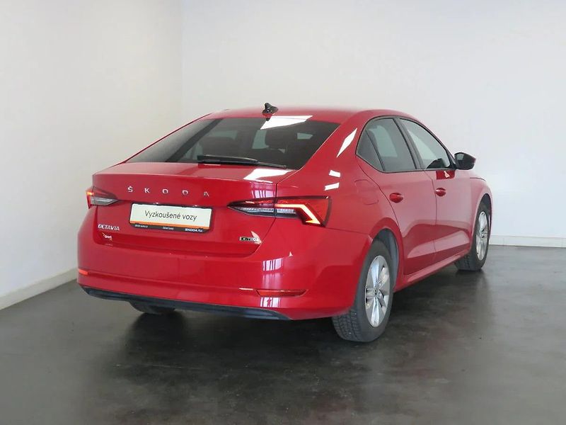 Škoda Octavia - fotka 2 z 23