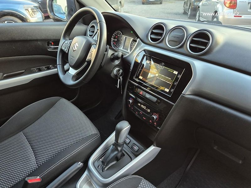 Suzuki Vitara (2016) 1.6VVT 88KW Automat COMFORT - fotka 38 z 52