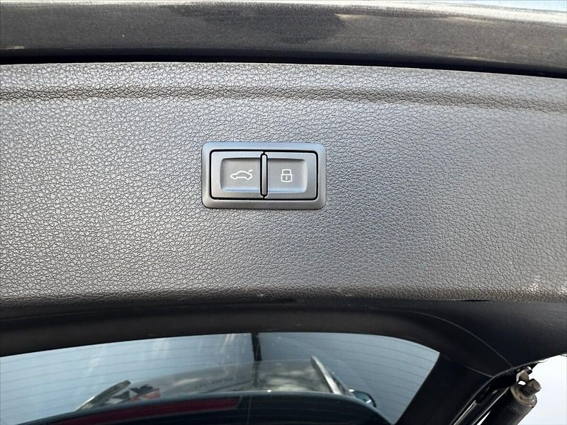 Audi Q5 2,0 TFSi 270kW-VIRTUAL-S Line - fotka 16 z 48
