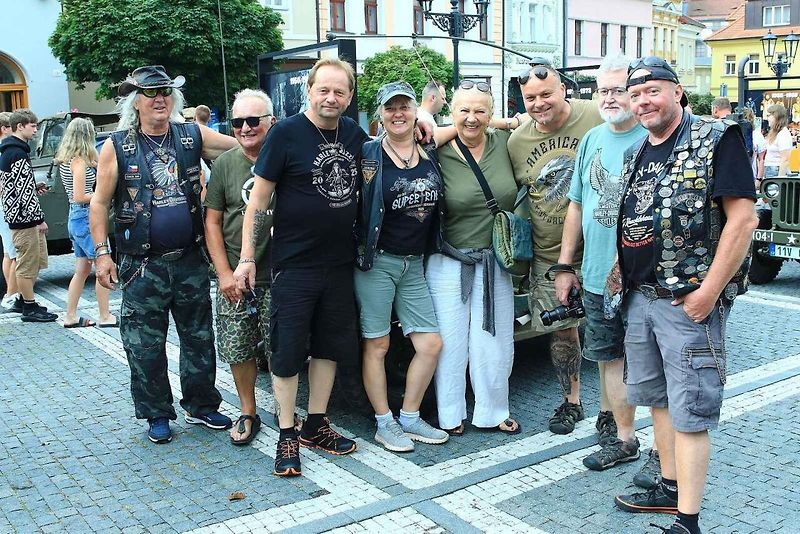 Spanilá jízda amerických historických vozidel a motocyklů v České Lípě.