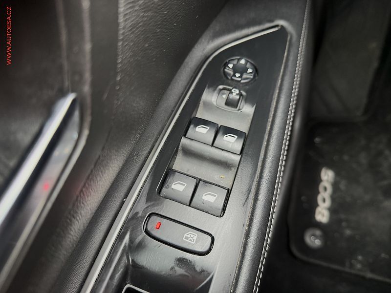 Peugeot 5008 (2019) 1.5 HDi, Allure, TZ, navi - fotka 11 z 21