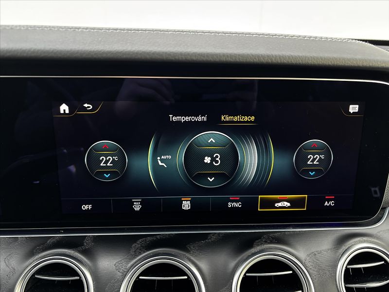 Mercedes-Benz Třídy E 300de 4MATIC TAŽNÉ DPH - fotka 26 z 33