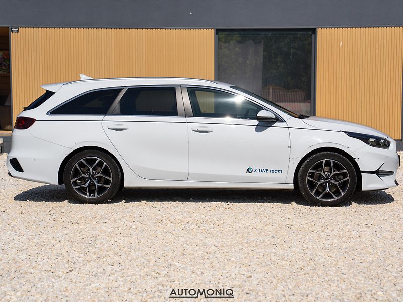 Kia Ceed SW (2022) 1.5 T-GDI Platinum Automat JBL - fotka 15 z 21