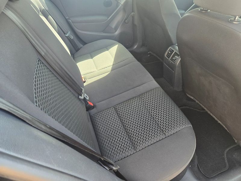 Volkswagen Golf (2011) 1.2 TSI - fotka 14 z 18