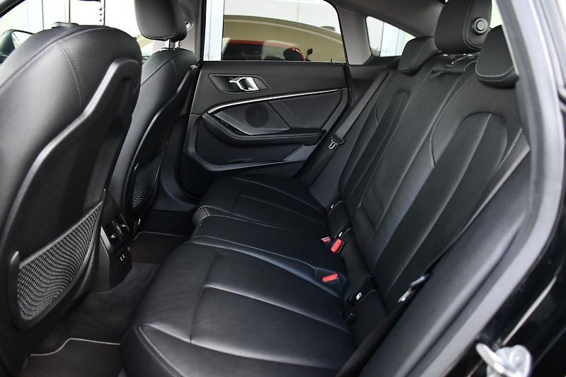 BMW Řada 2 218d TAŽNÉ HUD ČR 1M - fotka 19 z 41