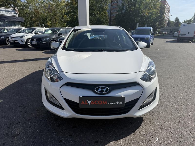 Hyundai i30 1.6 - fotka 3 z 23