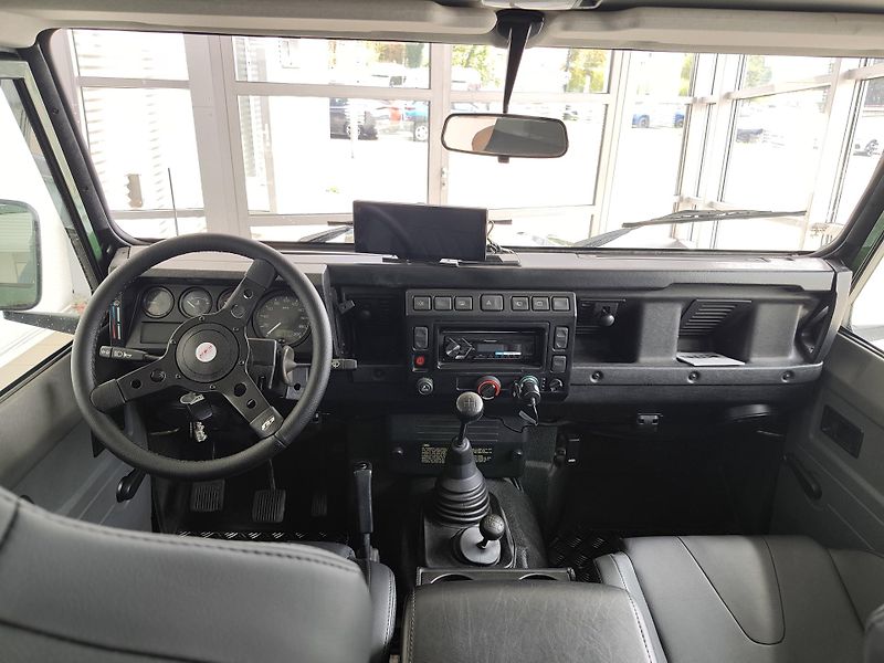 Land Rover Defender (2001) 110 TD5 9S - fotka 11 z 13