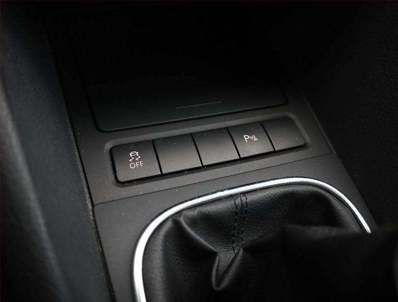 Volkswagen Golf (2012) 1.4 TSI, Park. senzory - fotka 14 z 17