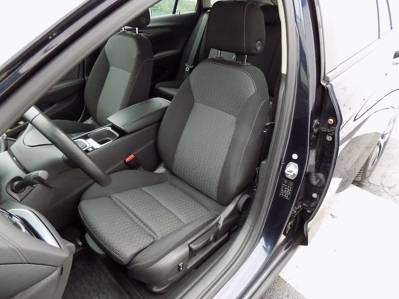 Opel Insignia (2020) 1.6 CDTI/Bussines Edition/DPH/ - fotka 14 z 39