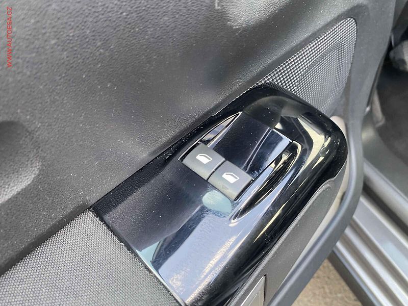 Citroën C3 (2021) 1.2 PT, Shine, navi, kamera - fotka 13 z 16