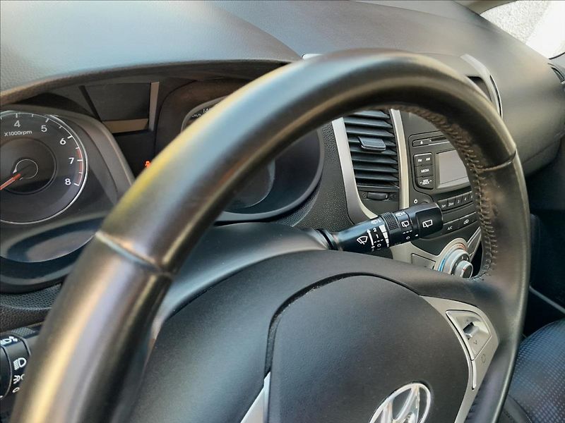 Hyundai ix20 1,6i 91kW 38 000km - fotka 40 z 54