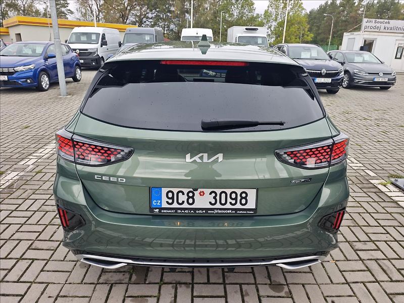 Kia Ceed 1,5 T-GDI 7DCT automat  GT-Lin - fotka 5 z 25