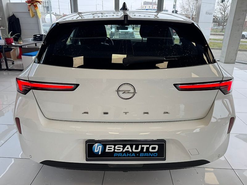 Opel Astra 1.2T 96kW 2023 - fotka 8 z 16