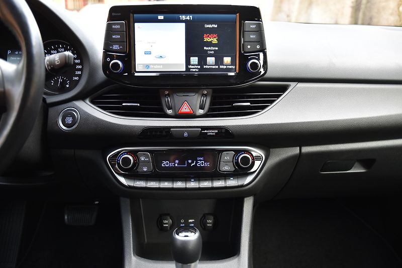 Hyundai i30 1.6 CRDi STYLE A/T,KAMERA,LED - fotka 25 z 48