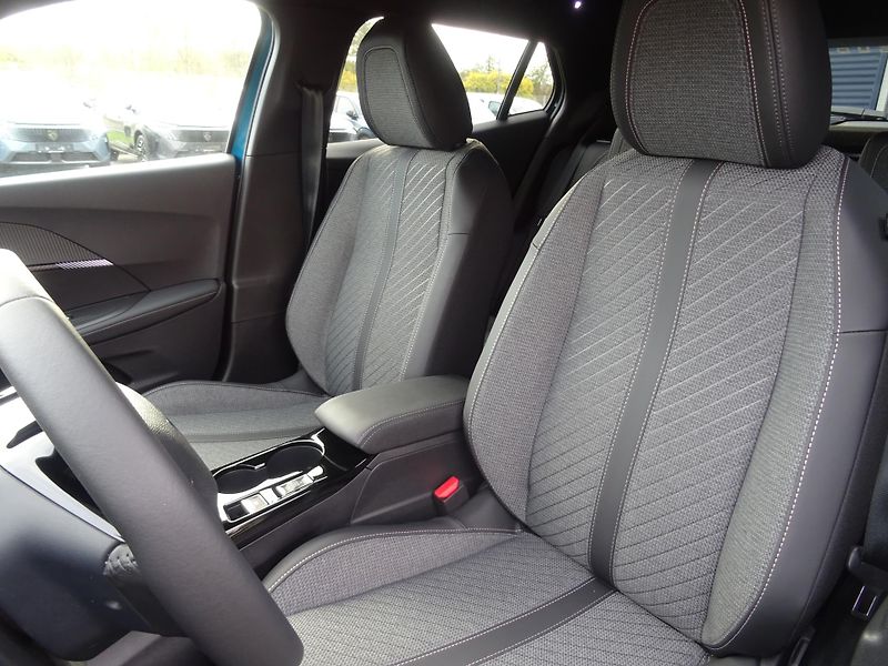 Peugeot 2008 (2026) ALLURE Turbo 100k MAN6 - fotka 21 z 45