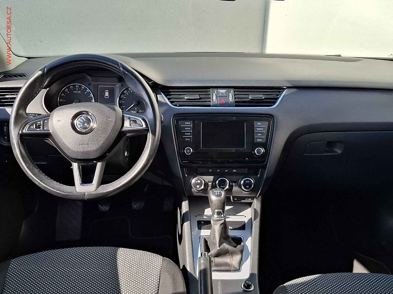 Škoda Octavia (2014) 1.6 TDI, Navi, panorama - fotka 8 z 21
