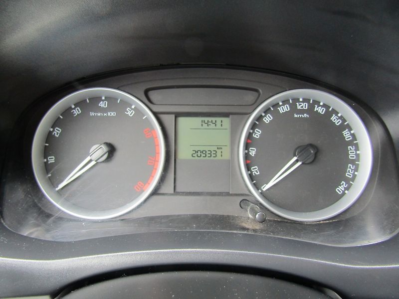 Škoda Roomster (2007) 1.6 16V 77kW - fotka 29 z 36
