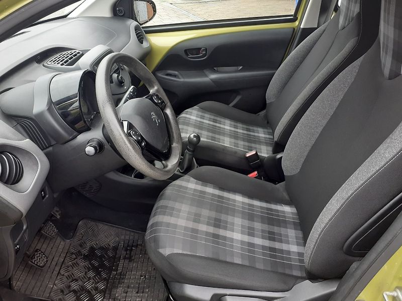 Peugeot 108 (2018) 1.0 VTi 53kW 1.maj.ČR - fotka 14 z 20