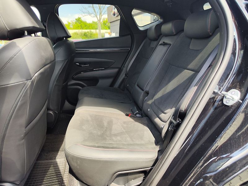 Hyundai Tucson 1.6 CRDi/100kW N-Line DCT MHEV - fotka 13 z 36
