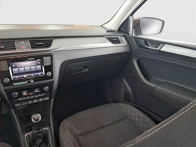 Škoda Rapid (2019) 1.0 TSI, Tempomat - fotka 8 z 17