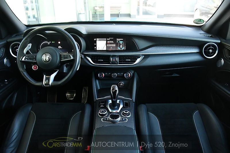 Alfa Romeo Stelvio 2.9 V6 Bi-T 520PS QUADRIFOGLIO - fotka 20 z 56