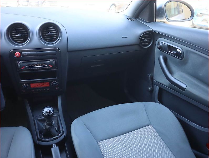 Seat Ibiza (2004) 1.4 16V, Serv.kniha, po STK - fotka 8 z 14