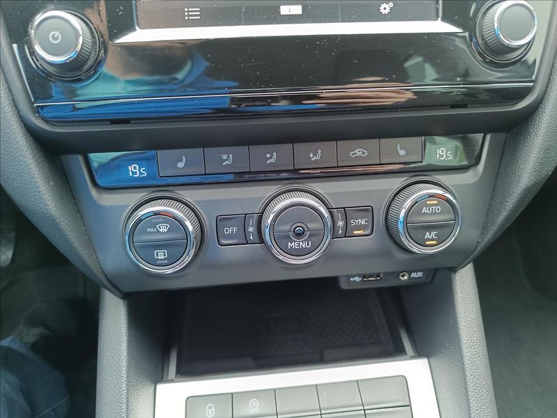 Škoda Octavia 2,0 TDi Style - fotka 16 z 18