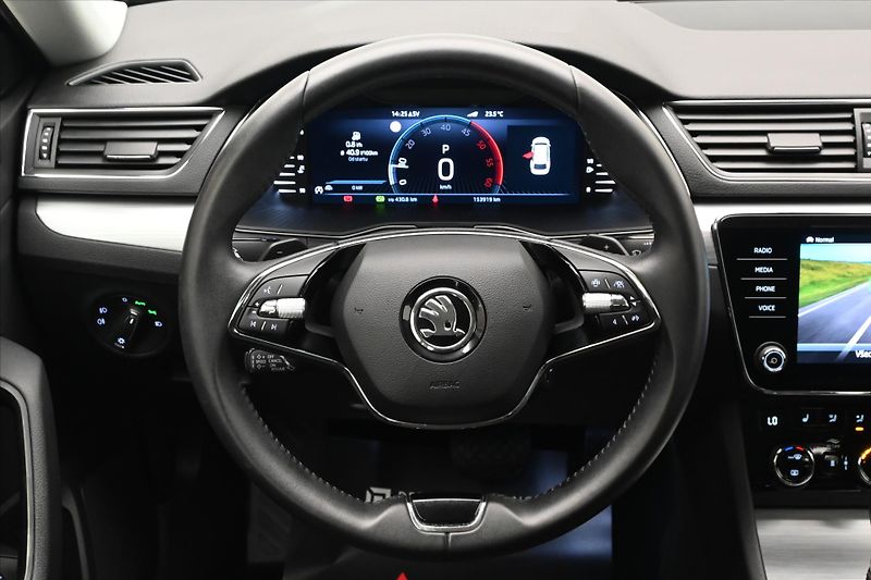 Škoda Superb 2,0 TDI 147 kW DSG 4x4 Ambitio - fotka 18 z 30