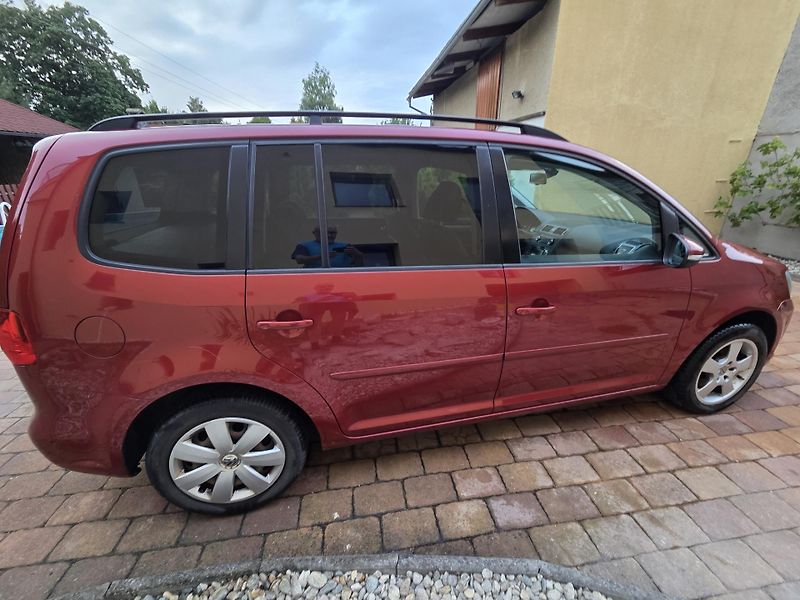 Volkswagen Touran (2011) Prodám VW Touran 2.0, 7 míst - fotka 6 z 21