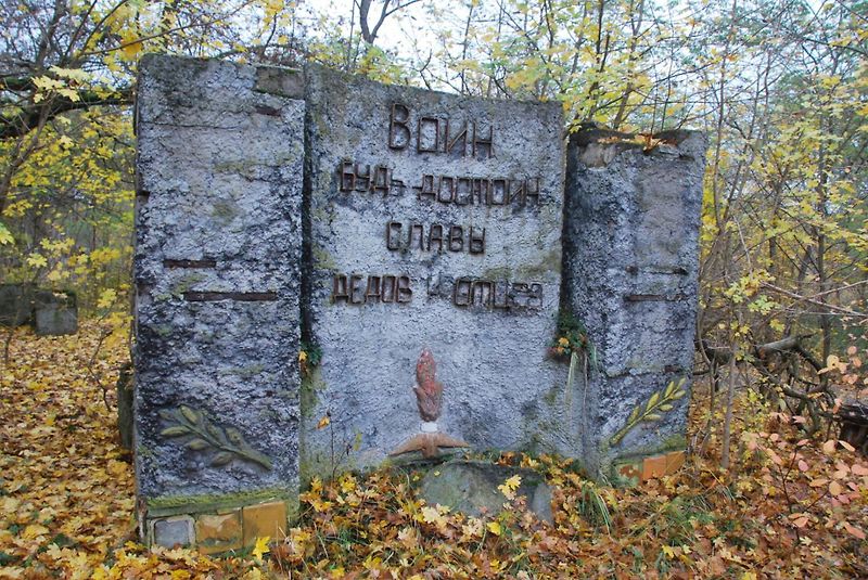 Vojenský areál zahrnoval i osm bytových domů, mateřskou školu, školu, kavárnu Bajka, kotelnu, hřiště a sportovní hřiště.