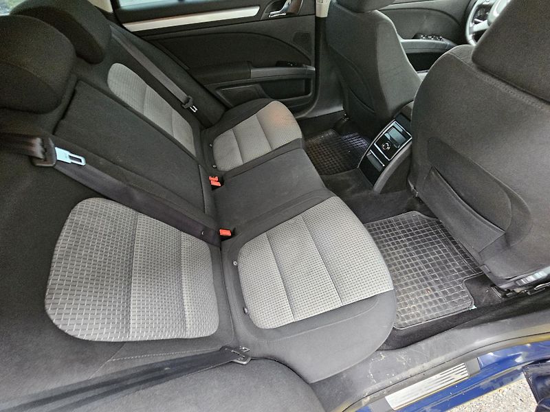 Škoda Superb (2011) 2 2.0TDI DSG TAŽNÉ  - fotka 16 z 17