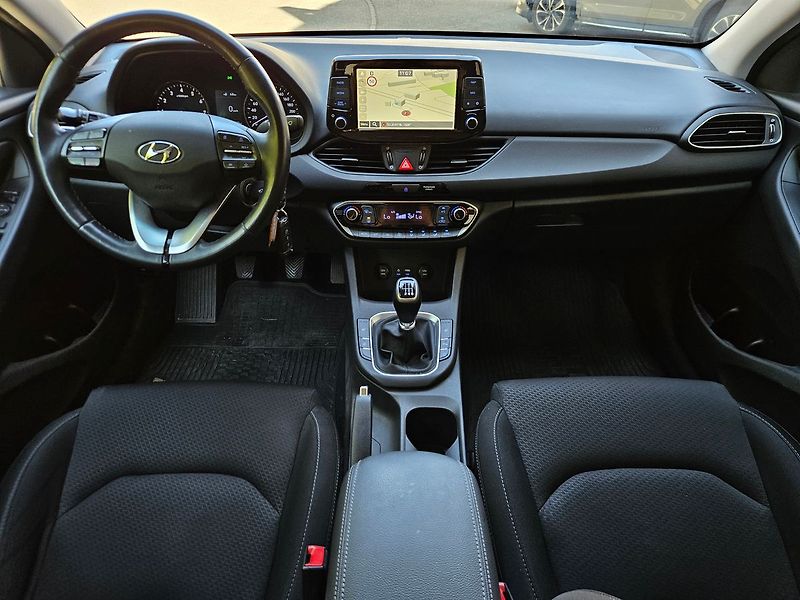 Hyundai i30 1,4 T-GDi 103kW, Style, 1.maj. - fotka 13 z 36