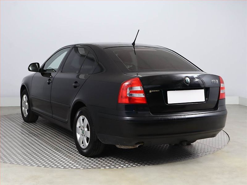 Škoda Octavia (2011) Ambiente 1.6, po STK, Tažné - fotka 4 z 11