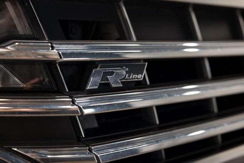 Volkswagen Touareg R-Line 3.0 TDI 210 kW - fotka 44 z 50