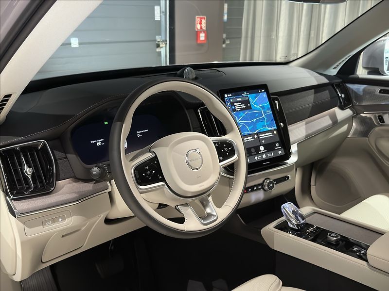 Volvo XC90 (2026) 2,0 T8  Plus Bright - fotka 18 z 41