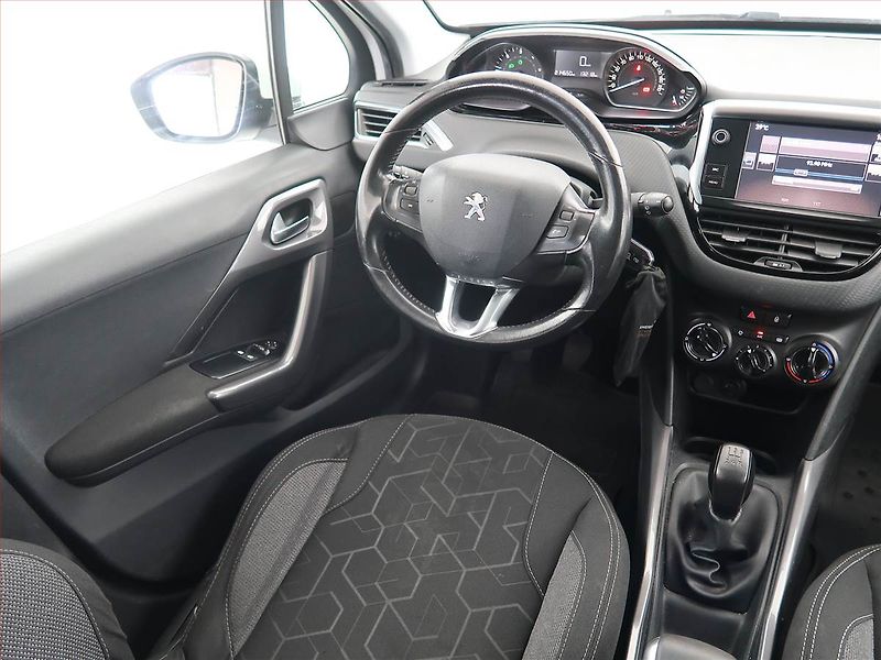 Peugeot 2008 (2017) Active 1.6 BlueHDi, Serv.kniha - fotka 7 z 16