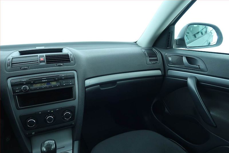 Škoda Octavia (2013) 1.6 TDI, Tempomat - fotka 8 z 16