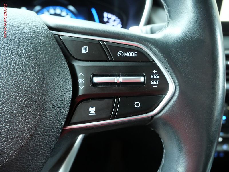 Hyundai Santa Fe (2019) 2.2 CRDi 4x4, 7míst, AT, LED - fotka 18 z 25