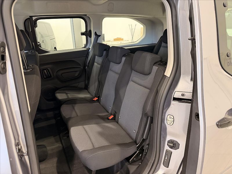 Toyota ProAce City Verso (2025) 1,5 Diesel (130hp)  8AT LWB 7M - fotka 6 z 9