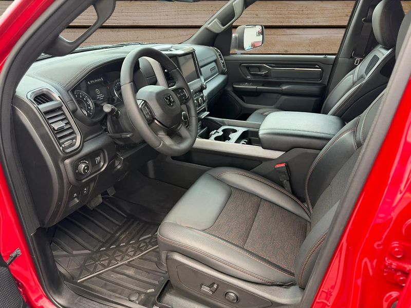 Dodge RAM (2022) +BUILT TO SERVE+AXLE LOCK+ - fotka 14 z 22