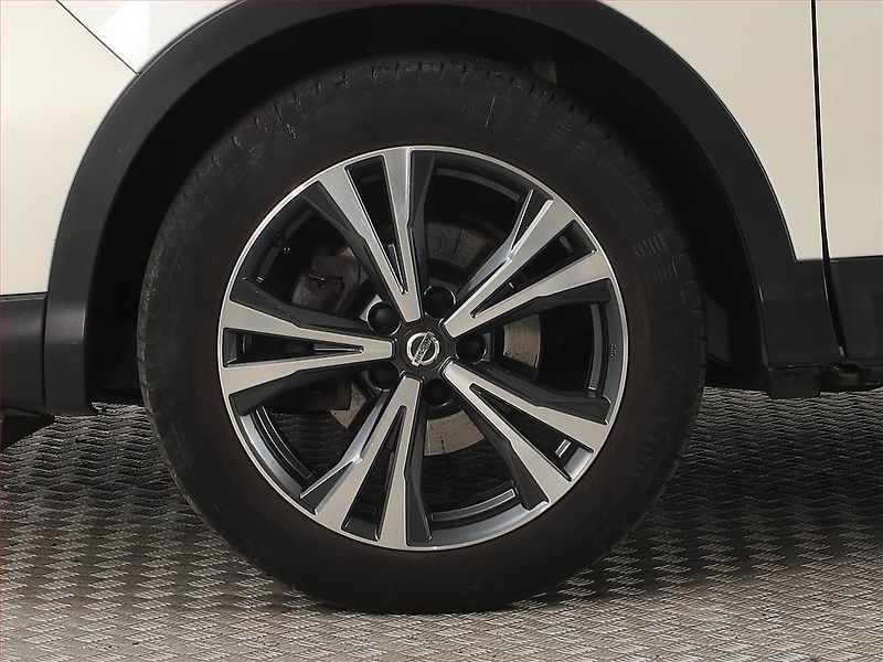 Nissan Qashqai (2019) 1.3 DIG-T, Navi, Tempomat - fotka 14 z 17